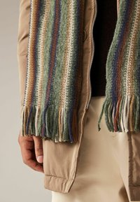 Next STRIPE - REGULAR FIT - Šála - green