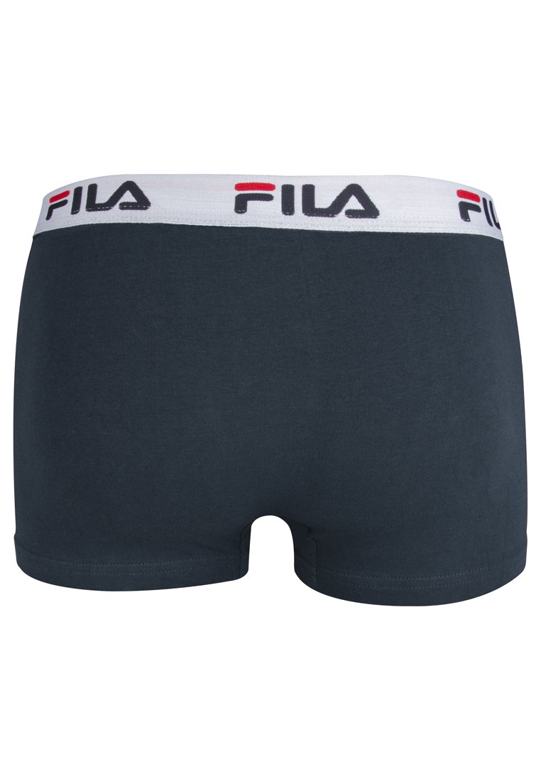 Boxers bleu marine en coton, avec une ceinture élastique blanche arborant le logo FILA en noir et rouge. Texture lisse, design ajusté.