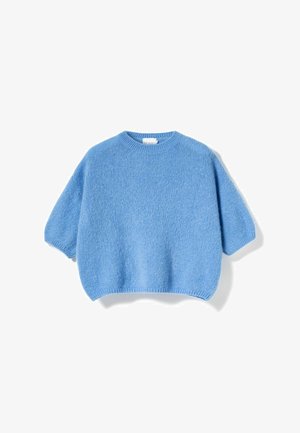 Pull tricot bleu doux à manches courtes avec col rond, poignets et ourlet côtelés, présenté à plat sur un fond blanc.