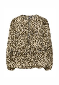 Blusa con stampa leopardata in tessuto leggero, design peplum, scollatura rotonda e maniche lunghe arricciate. Presenta una chiusura con bottoni sul davanti.