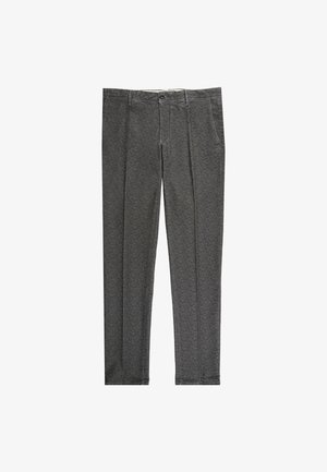 Pantalones grises con un diseño de corte recto, que cuentan con un cierre de botón, presillas para el cinturón y dos bolsillos delanteros.