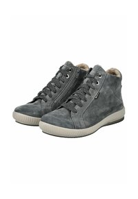 Chaussures mi-hautes en daim gris, dotées d'un design à lacets, d'une fermeture éclair sur le côté, d'un intérieur doux et d'une semelle en caoutchouc texturé avec un bout rond.