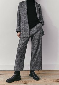 Massimo Dutti Bleiseri - mottled black