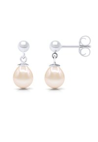 Parel dangle oorbellen met een gepolijste metalen stud, druppelvormige parels in lichtcrème, voorzien van zilverkleurige accenten en een veilige sluiting.