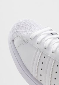 adidas Originals SUPERSTAR - Treniņu apavi - footwear white