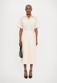 Theory WRAP SLEEK - Ingruha - eggshell