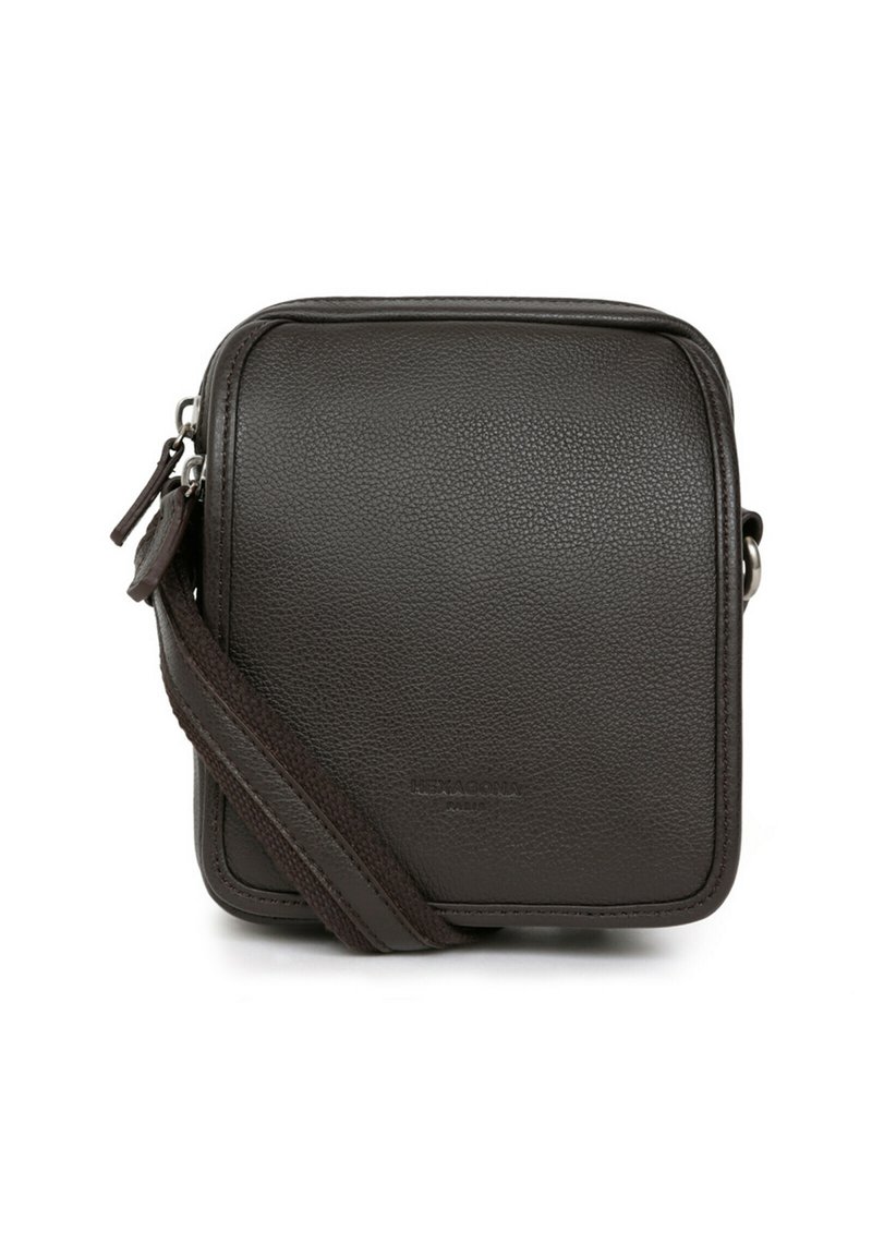 Borsa a tracolla in pelle marrone con superficie texturizzata, chiusura con zip e tracolla regolabile. Presenta un logo del marchio sottile sul davanti.