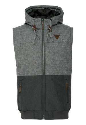 Šedá kapucínová vesta s texturovaným povrchem, která má dvoubarevný design, přední zip a nastavitelné stahovací šňůrky. Obsahuje boční kapsy.
