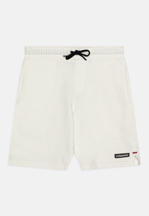 Hvide afslappede shorts med elastisk talje, sort snor, sidelommer og et lille "VINGINO" logo på venstre nederste ben.