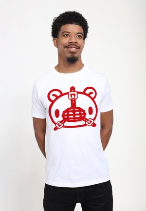 Henry Tiger, GLOOMY BEAR THE NAUGHTY GRIZZLY RED MUZZLE FACE HALLOWEEN - T-Shirt print - white