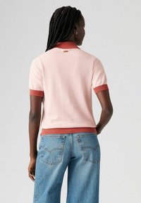 Levi's® OXFORD COMMA TAN CAVIAR BLO - Polo - potpourri marsala