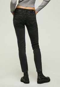 Pepe Jeans NEW BROOKE - Slim fit jeans - black/blue denim - Zalando.de