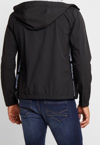 Hollister Co. Tunn jacka - black