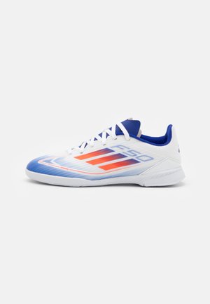 F50 LEAGUE UNISEX - Indoor football boots - footwear white/solar red/lucid blue