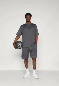 New Era NBA CHICAGO BULLS TONAL SHORT - Ρούχα για κλαμπ - dark grey