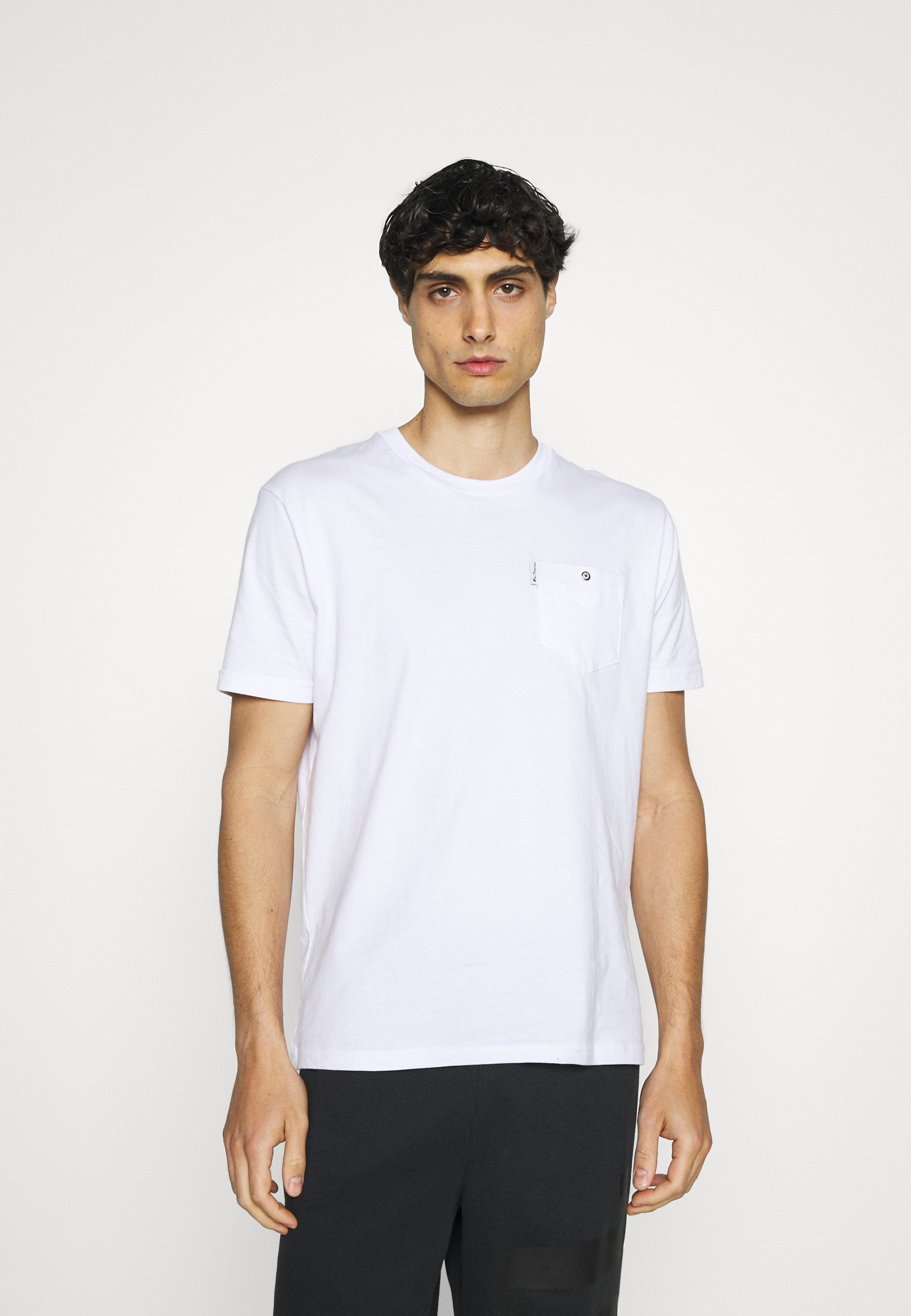 white pocket t shirts for men