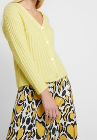 Gestuz Kofta - yellow
