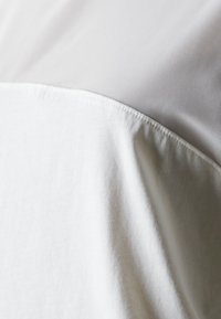 ONLY ONLTINNA - Μπλουζάκι με στάμπα - cloud dancer