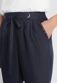 Cream Tygbyxor - dark blue