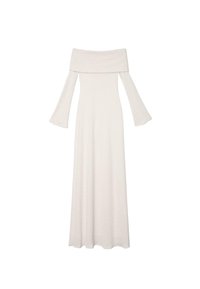 Robe blanche longue, décolletée aux épaules, avec des manches évasées. Fabriquée à partir d'un tissu doux avec une texture lisse et une silhouette fluide.