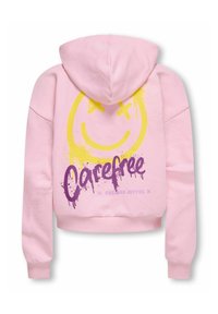 Ροζ φούτερ με τσέπη καγκουρό, που διαθέτει μια μεγάλη γραφική απεικόνιση κίτρινου χαμογελαστού προσώπου και μωβ κείμενο "Carefree" με σχέδιο σπλαχνικής πινελιάς στην πλάτη.