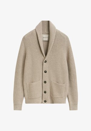 Cardigan lavorato a maglia beige con collo a scialle, cinque bottoni scuri sul davanti e due tasche frontali.
