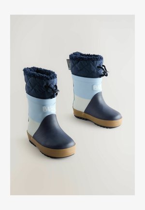 Ūdensizturīgas gumijas zābaki tumši zilā un gaiši zilā krāsā. Tiem ir pārklāts ar tamborēšanu tumši zilais flīsa malas ar aizsieti. Izturīga gaiši brūna zolīte ar teksturētu saķeri.