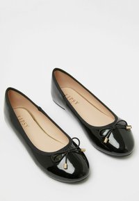 Lipsy SCHOOL  REGULAR FIT - Baleriinad - black