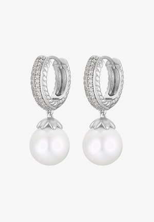 Sølv hoops øreringe med en række små ædelstene, der har en hvid perle dråbe med en blomst-formet hætte øverst.