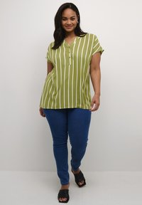 Kaffe Curve KCSIDA - Blusa - calla green chalk stripe
