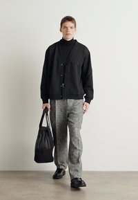 HUGO DEQUILOS - Zip-up sweatshirt - black