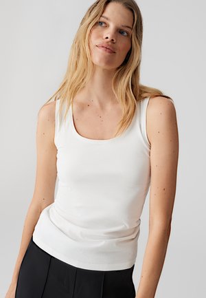 Witte mouwloze top met een vierkante halslijn, gemaakt van een gladde, elastische stof. Het heeft een getailleerde silhouet en minimale naden.