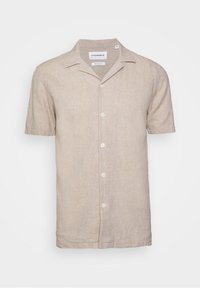 Chemise en lin beige à manches courtes avec une coupe décontractée, texture douce, col classique et cinq boutons sur le devant.
