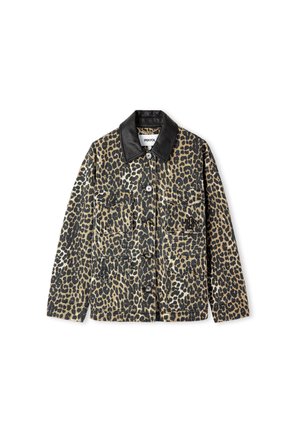 Chaqueta de estampado de leopardo con un collar de piel sintética negra, cierre de botones y dos bolsillos frontales. Confeccionada con una tela texturizada.