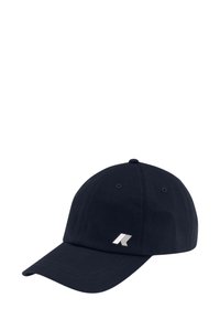 Casquette de baseball noire à visière courbée avec petit logo géométrique blanc et noir sur le côté avant gauche.