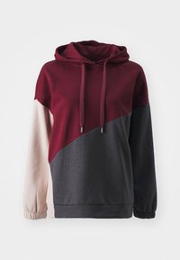 Sudadera con capucha en bloques de color que presenta secciones en burdeos, gris y rosa pálido, con puños elásticos y cordones en la capucha.