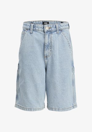 Lyseblå denimshorts med forlommer, bæltestropper, knaplukning og et synligt Jack & Jones-mærke på linningen.