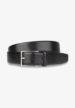 Cinturón de cuero negro con una textura suave, que presenta una hebilla de metal plateado y múltiples agujeros para ajustes. El ancho es consistente en toda su longitud.