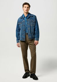 Wrangler TEXAS - Vaqueros rectos - tarmac