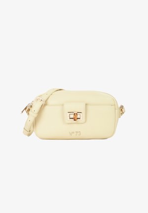 Crème leren schoudertas met een rechthoekige vorm, gouden hardware en een magneetsluiting. Voorzien van een verstelbare strap en een reliëflogo.