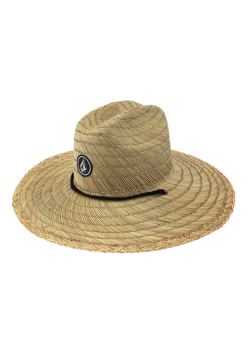 Sombrero de paja de ala ancha con un tejido estampado, un logo circular negro en la parte frontal y una delgada banda negra alrededor de la base.