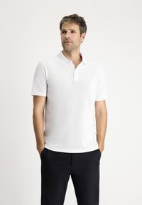 Unausgewählt, white