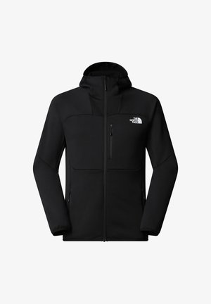 Schwarze Softshell-Jacke mit Kapuze, ausgestattet mit einer Reißverschluss-Brusttasche und zwei Seitentaschen. Glatte Textur und taillierte Passform mit Logo-Akzent.