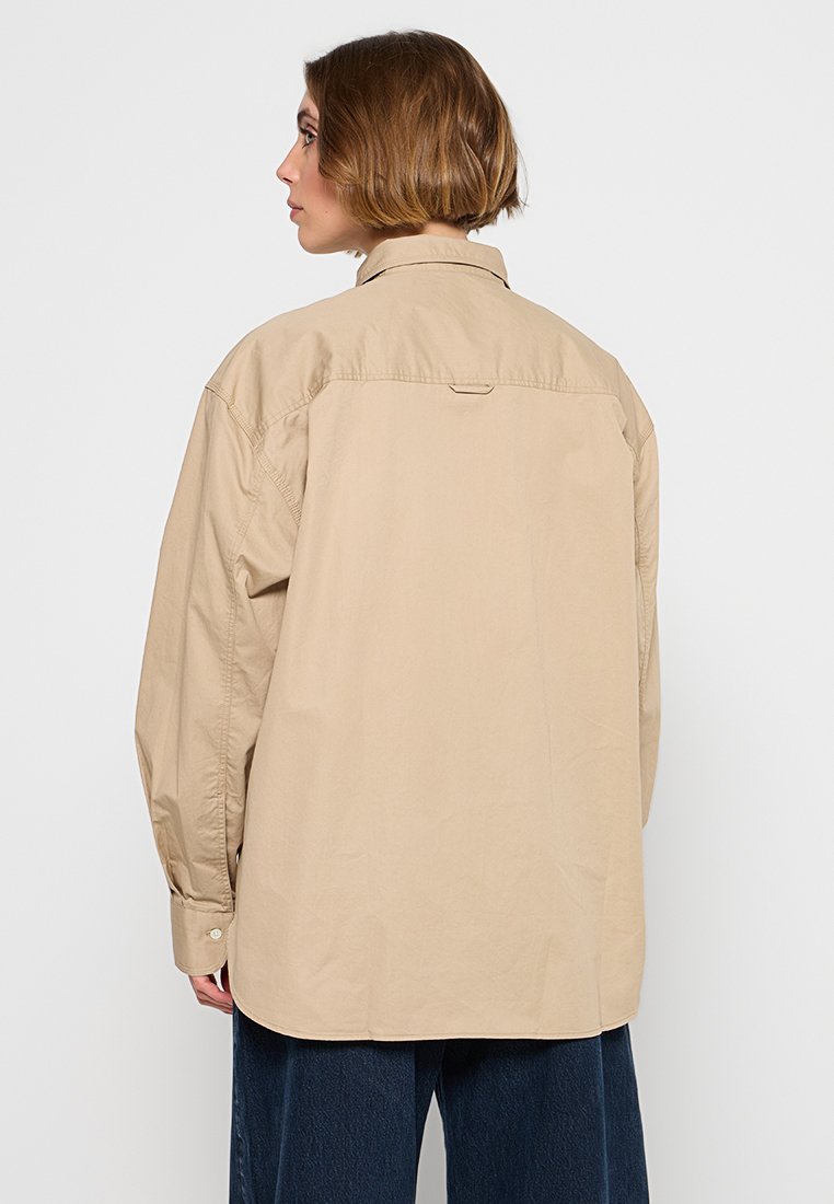 OVERSIZED FIT