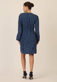 Apart Vestido informal - mittelblau multicolor