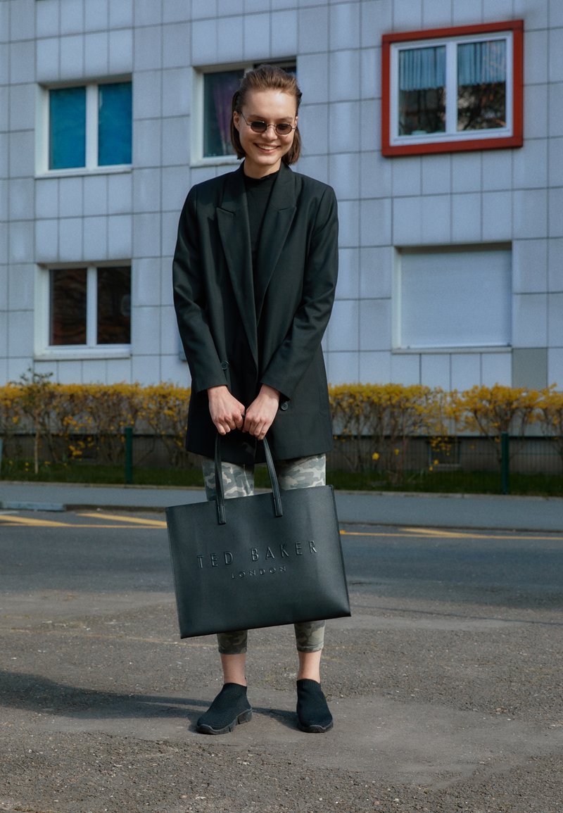 Ted Baker - SUKICON - Shopping bag - black, Ingrandire