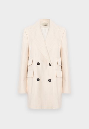 Dwurzędowa kremowa marynarka z szerokimi klapami, dwoma przednimi kieszeniami i czarnymi guzikami. Wykonana z teksturowanej tkaniny z pionowymi paskami.