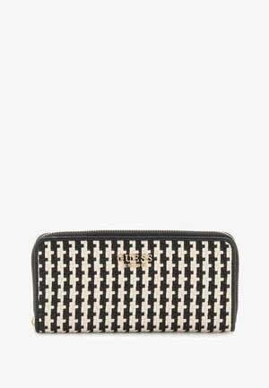 Portafoglio intrecciato in nero e crema, con chiusura a zip e accento del logo dorato. Superficie texturizzata con motivi quadrati alternati.