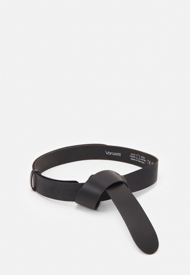 Ceinture en cuir noir Vanzetti avec un design de nœud en boucle, ajustable avec une boucle en métal en forme d’anneau, étiquetée « Made in Germany ».