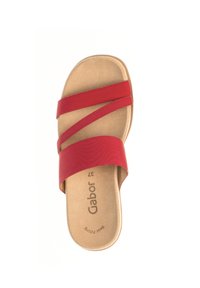 Red slide sandal with two elastic straps, cushioned insole, and a smooth, beige footbed. Logo printed on the footbed.